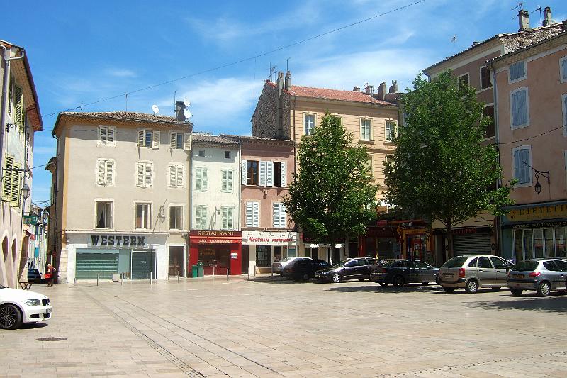 2011-05- (1634).JPG - La place du marché
